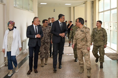  Vali Çelik’ten Yüksekova Devlet Hastanesine Ziyaret