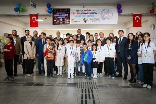 Hakkâri’de, Bilim, Sanat ve Müziğin Buluştuğu Renkli Sergi 