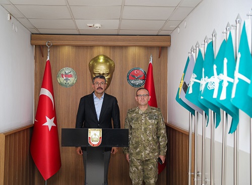 Vali Çelik, Derecik 1.Hudut Tugay Komutanlığı'nı Ziyaret Etti