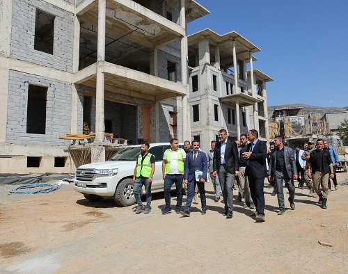 Vali Ali Çelik, Derecik Kaymakamlığı'nın Yeni Binasının İnşaatını Ziyaret etti
