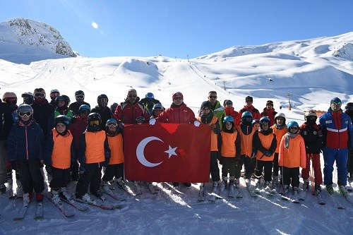 Hakkari’de Kayak Sezonu Açıldı